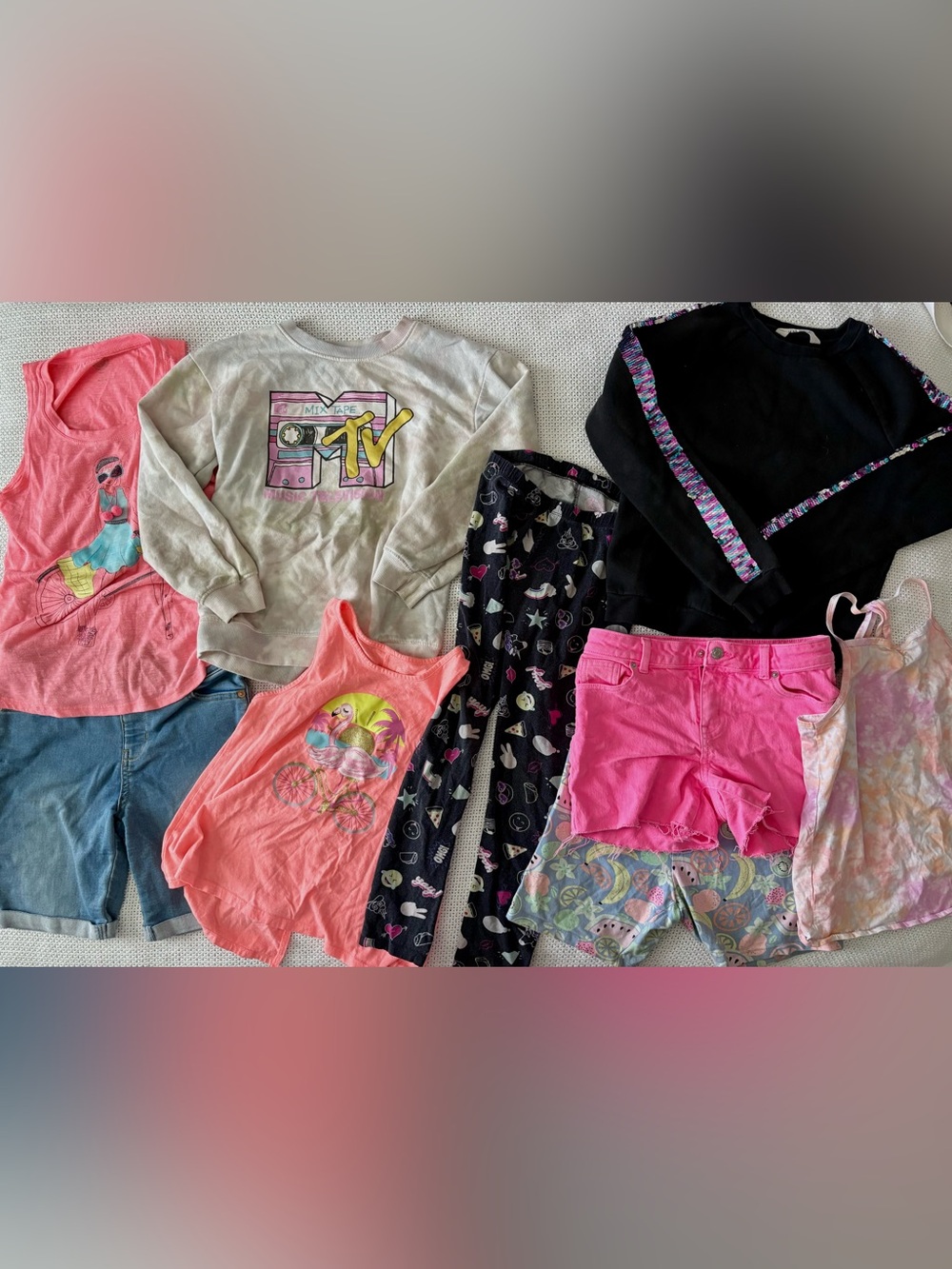 MTV Cream Graphic Sweatshirt with Yellow Logo, neon fun & glitter bundle